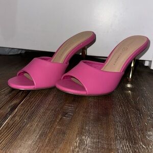 Chinese Laundry | pink heels (gold accent).